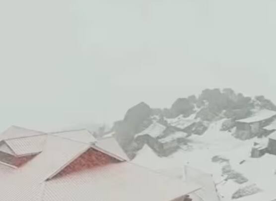 ਹਿਮਾਚਲ ਪ੍ਰਦੇਸ਼ 'ਚ ਮਈ ਮਹੀਨੇ 'ਚ ਲਗਾਤਾਰ ਮੀਂਹ ਅਤੇ ਬਰਫਬਾਰੀ ਹੋਣ ਕਰਕੇ ਇਦਾਂ ਲੱਗ ਰਿਹਾ ਹੈ ਜਿਵੇਂ ਦਸੰਬਰ ਦਾ ਮਹੀਨਾ ਚੱਲ ਰਿਹਾ ਹੋਵੇ। ਪਿਛਲੇ ਦਿਨਾਂ ਤੋਂ ਇੱਥੇ ਪਏ ਮੀਂਹ ਕਾਰਨ ਇੱਥੇ ਭਾਰੀ ਬਰਫ਼ਬਾਰੀ ਹੋ ਰਹੀ ਹੈ।