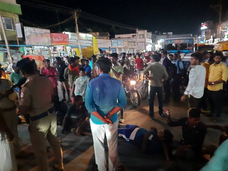 Villupuram When the police went to arrest the liquor seller relatives blocked the road claiming that he was filing a false case TNN Villupuram: சாராயம் விற்பனை செய்தவரை கைது செய்ய சென்ற போலீஸ்; பொய் வழக்கு போடுவதாக கூறி உறவினர்கள் சாலை மறியல்