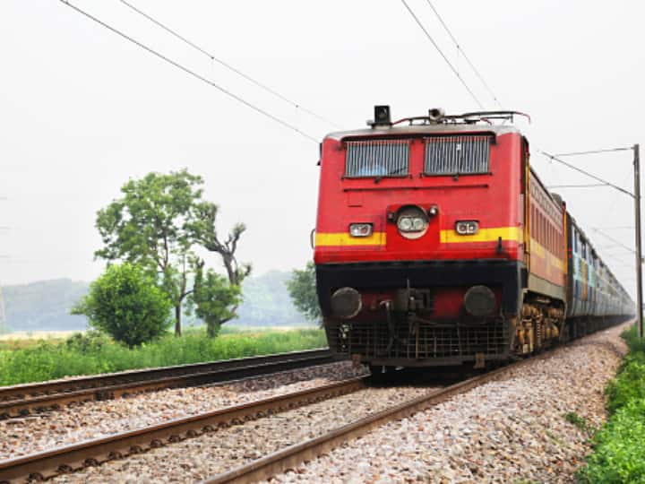 Indian Railways Scam: Crores scam exposed in Railways, paid without taking diesel Indian Railways Scam: રેલ્વેમાં કોરડોના કૌભાંડનો પર્દાફાશ, ડીઝલ લીધા વગર જ ચૂકવ્યા રૂપિયા