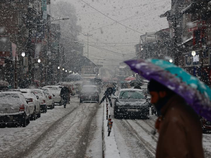 Temperature Dips Due To Heavy Snowfall Parts Jammu Kashmir Himachal Pradesh Avalanche Warning Baramulla WATCH: Heavy Snowfall In Parts Of Jammu-Kashmir, Himachal Pradesh Causes Dip In Mercury