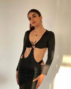 Miesha Iyer: બ્લેક બોડીકોન ડ્રેસમાં એક્ટ્રેસ મિશાએ શેર કરી હોટ તસવીરો, કાતિલ અંદાજ જોઈ ચાહકો દંગ