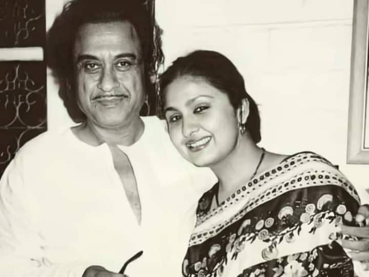 Bollywood Kissa:70 के दशक में लीना चंद्रावरकर ने अपनी एक्टिंग से हर किसी का दिल जीत लिया था. ऐसे में फेमस सिंगर किशोर कुमार भी उनकी अदाओं पर दिल हार बैठे थे. जानिए फिर कैसे हुई दोनों की शादी.