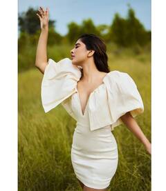 Nabha Natesh: పచ్చికబయల్లో పక్కింటి పిల్ల నభా నటేష్ - ప్రమాదంతో పరేషన్!