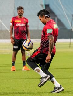 IPL 2023: রহস্য স্পিনার নারাইন কি এখন কেকেআরের বোঝা?