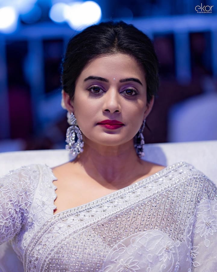 ఈ కేరళ కుట్టి పాలక్కాడ్ లో జన్మించింది.