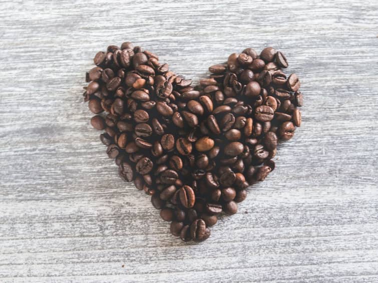 how-to-use-coffee-for-skin-care know some easy ways Skin Care With Coffee: স্ক্রাব হোক বা মাস্ক, ত্বকের যত্নে ঠিক কীভাবে ব্যবহার করবেন কফি?