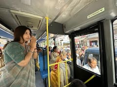 UP Nikay Chunav 2023: कानपुर मेयर प्रत्याशी के पक्ष में डिंपल यादव का रोड शो, मैनपुरी सांसद के अलग अंदाज की देखें तस्वीर