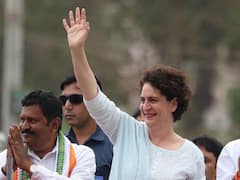 కాసేపట్లో హైదరాబాద్‌కు ప్రియాంక, సరూర్‌నగర్‌ స్టేడియంలో యువ సంఘర్షణ సభకు హాజరు