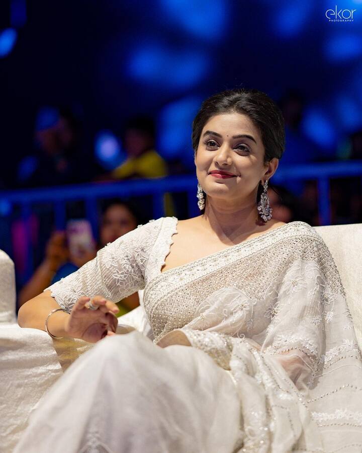 ప్రియమణి రాజ్ అందమైన ఫోటోలు