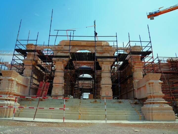 अयोध्या में राम मंदिर के निर्माण का काम तेजी से चल रहा है. इस भव्य मंदिर को बनाने की कमान राम मंदिर ट्रस्ट को सौंपी गई है.