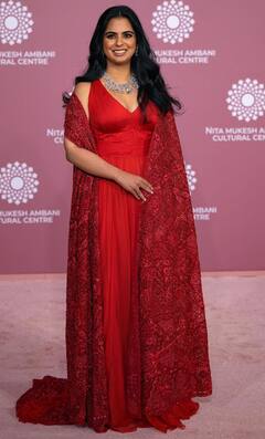 ईशा अंबानी ने शादी में पहना था 90 करोड़ का लहंगा, इस ब्राइडल लुक के आगे दीपिका, प्रियंका सारी हीरोइनें फेल, देखें तस्वीरें