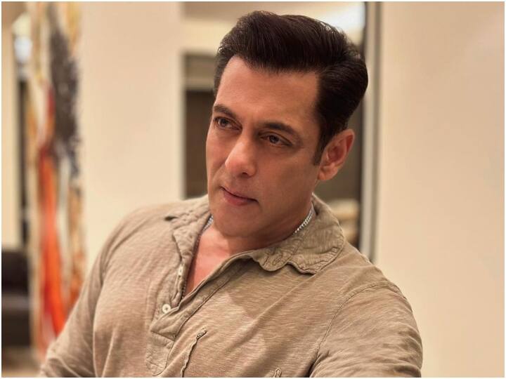 अजब प्रेम की गजब कहानी फिल्म में सलमान खान ने कैमियो किया था. बताया जाता है कि इस कैमियो के लिए भाईजान ने फीस नहीं ली थी.