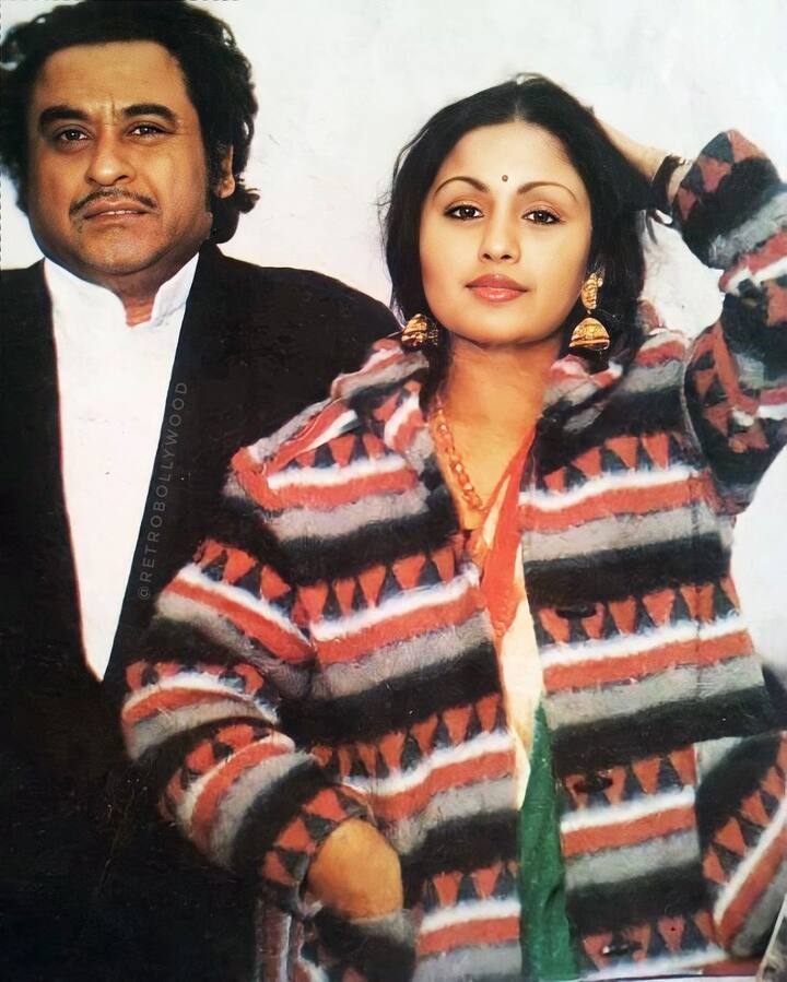 रिपोर्ट्स के अनुसार लीना की फैमिली को मनाने के लिए किशोर कुमार उनके घर पहुंचे और वहां जाकर धरना दे दिया. इस धरने के दौरान सिंगर “नफरत करने वालों के सीने में प्यार भर दूं” गाना गाते थे.