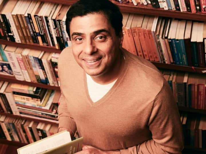 Ronnie Screwvala Net Worth: बॉलीवुड में रोनी स्क्रूवाला आज किसी पहचान के मोहताज नहीं है. आज हम आपको उनके संघर्ष की वो कहानी सुनाने जा रहे हैं जिसे सुनकर आप भी रोनी की तारीफ किए बिना नहीं रह पाएंगे.