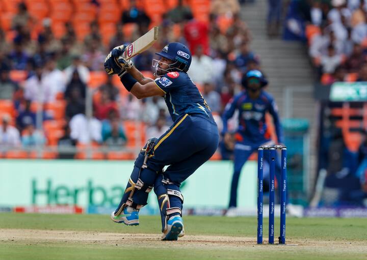 वर्ल्ड टेस्ट चॅम्पियनशिप (WTC) फायनलसाठी भारतीय संघाची घोषणा आधीच करण्यात आली होती. मात्र, केएल राहुल वर्ल्ड टेस्ट चॅम्पियनशिप फायनलमधून बाहेर पडल्यास त्याच्या जागी साहाला संघात स्थान मिळण्याची शक्यता वर्तवली जात आहे.