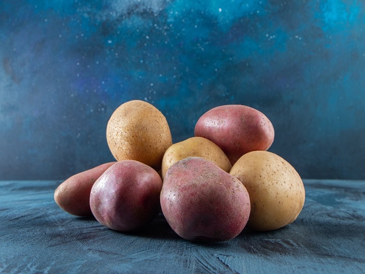 potato production in worldLe Bonnotte potato is considered to be the most expensive Potato Production: दुनिया में सिर्फ एक जगह उगता है ये वाला खास आलू, जिसके भाव सोने के बराबर और फायदे भी हैं काफी