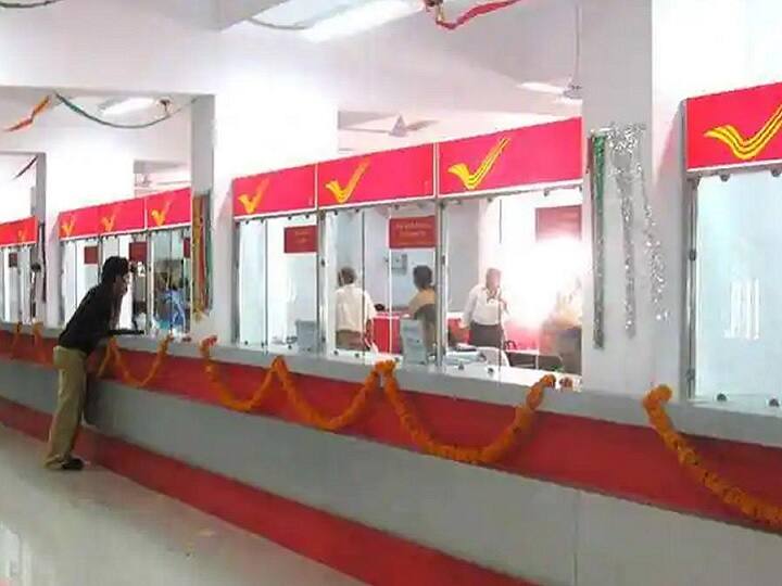 पोस्ट ऑफिस फ्रेंचाइजी स्कीम के तहत 5000 रुपये खर्च कर भी लाभ उठा सकते हैं. इंडिया पोस्ट (India Post) की वेबसाइट पर उपलब्ध जानकारी के अनुसार, अभी दो तरह के फ्रेंचाइजी ऑप्शन उपलब्ध हैं. पहला ऑप्शन फ्रेंचाइजी आउटलेट शुरू करने का है और दूसरा ऑप्शन पोस्टल एजेंट बनने का है.