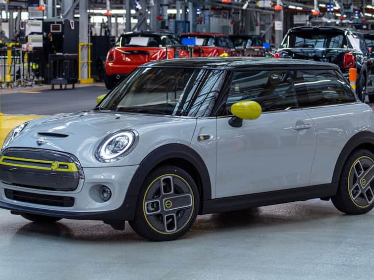 new mini cooper electric specs unveiled price details here Mini Cooper: அடி தூள்.. மினி கூப்பரில் புதிய எலக்ட்ரிக் கார்..! ஒரு முறை சார்ஜ் செய்தால் 400 கி.மீ., ரேஞ்ச்..!
