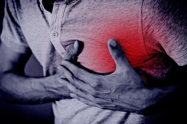 Chest Pain:  तुम्हांला सतत छातीचं दुखणं सहन करावं लागत आहे का? तर त्यामागे ही कारणं असू शकतात. जाणून घेऊया सविस्तर