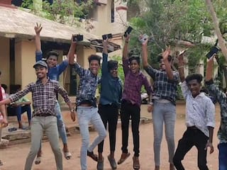 Tamil Nadu 12th Result 2023 Karur HSC Results Higher Than Expected-TNN TN 12th Result Karur: கரூர் பிளஸ் 2 ரிசல்ட்..  ‘எதிர்பார்த்ததை விட அதிக மதிப்பெண்’  - மகிழ்ச்சியில் மாணவர்கள்