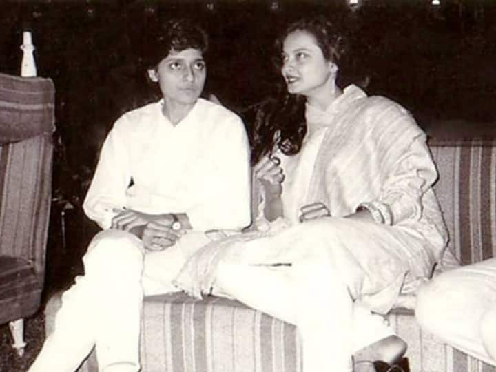 Rekha And Farzana Relationship: बॉलीवुड एक्ट्रेस रेखा 68 साल की उम्र में भी बेहद खूबसूरत लगती हैं. लेकिन यहां हम एक्ट्रेस नहीं बल्कि उनके साथ साए की तरह रहने वाली महिला की बात करने वाले हैं.