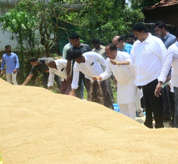 తాడేపల్లిగూడెం మండలం నందమూరు, కృష్ణయ్య పాలెం గ్రామాల్లో పర్యటించిన మంత్రులు కొట్టు సత్యనారాయణ, కారుమూరి