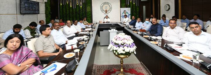 సీఎం క్యాంపు కార్యాలయంలో జగన్ సమీక్ష