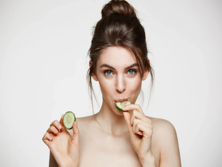 health tips best time to eat cucumber do not take in ninght know its side effects इस समय खीरा खाना बढ़ा सकता है आपकी पीड़ा, जानें इसे कब और कैसे खाएं