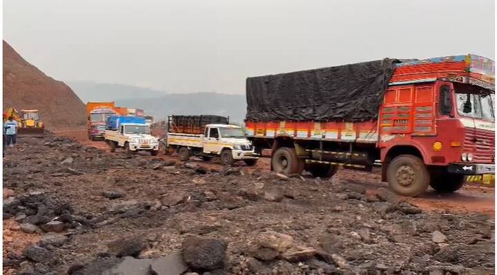 परशुराम घाटात दरड कोसळली आहे.