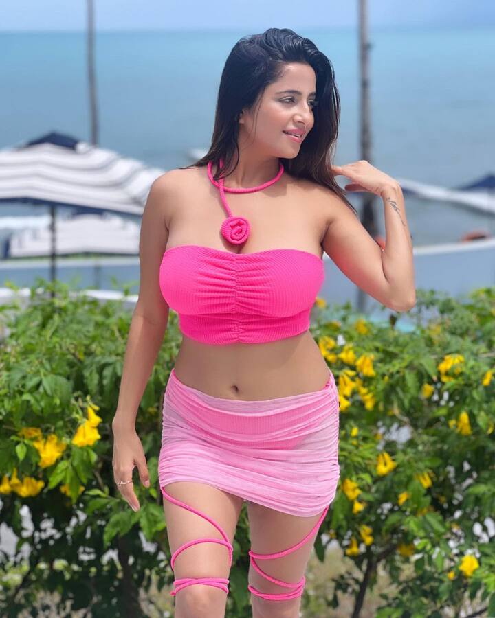 આ પહેલા અભિનેત્રીની બિકીની તસવીરો વાયરલ થઈ હતી. કેટ શર્મા ટીવી એક્ટ્રેસ છે તેના બોલ્ડ અંદાજ માટે જાણીતી છે.