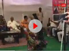 Rajasthan: महंगाई राहत कैंप में कालबेलिया नृत्य का आनंद लेते दिखे कांग्रेसी नेता, वीडियो हुआ वायरल
