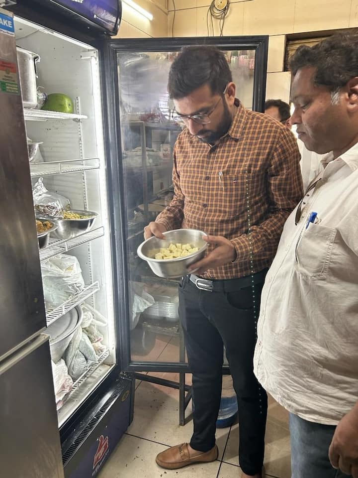 રાજકોટ શહેરમાં અલગ-અલગ ટીમો બનાવી ચેકિંગ હાથ ધરવામાં આવ્યું હતું.