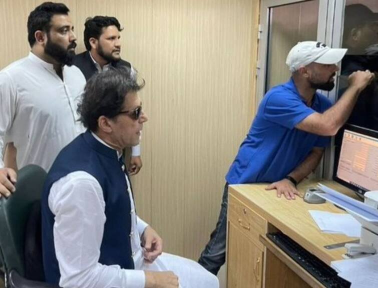 Imran Khan Arrested: Social media facebook youtube and twitter suspended Imran Khan Arrested: ઈમરાન ખાનની ધરપકડ બાદ પાકિસ્તાનમાં બબાલ, સરકારે યુટ્યૂબ, ફેસબુક, ટ્વિટર પર લગાવ્યો પ્રતિબંધ