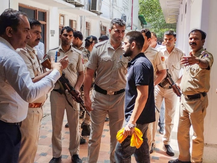 Lawrence Bishnoi to be shifted in Gujarat Sabarmati Jail police crime news लॉरेंस बिश्नोई का नया ठिकाना गुजरात की साबरमती जेल, अतीक यहीं से चलाता था क्राइम सिंडिकेट