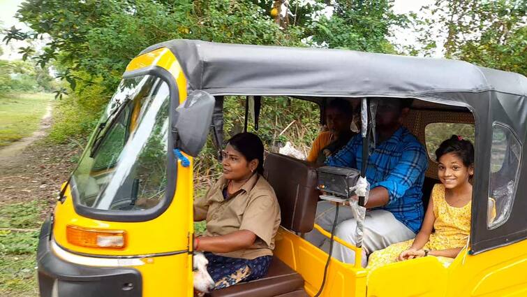 Thiruvarur Disabled Woman Tearful Request to Govt to Provide Driver License for Auto Driving TNN 'அரசு எனக்காக இதை மட்டும் செய்தால் போதும்' - ஆட்டோ ஓட்டும் மாற்றுத்திறனாளி பெண் அரசுக்கு வைத்த கோரிக்கை