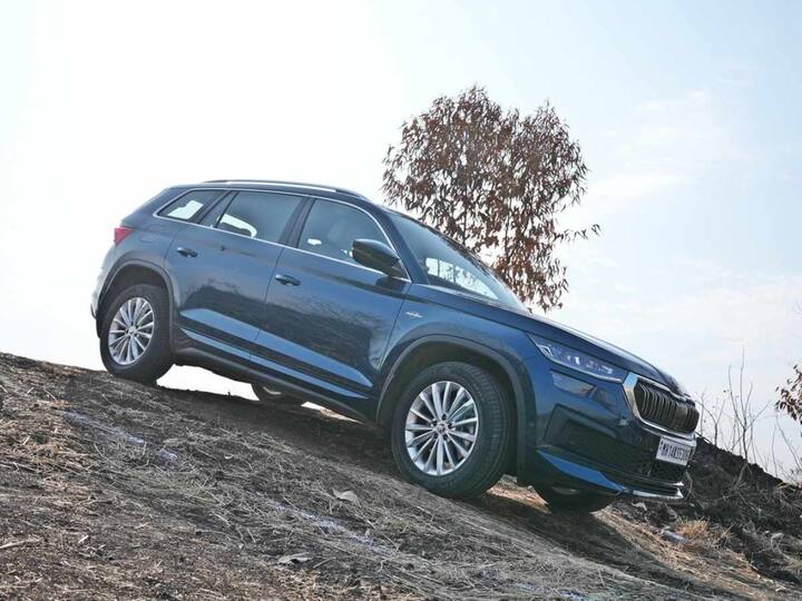 Other features include a Canton 625 W 12-speaker audio system with a subwoofer, remote commands, an 8-inch infotainment touchscreen, USB-C ports accessible to the front and rear passengers, wireless phone charging, wireless Android Auto and Apple CarPlay, adaptive front LED headlights, panoramic sunroof etc. (Source: Somnath Chatterjee)