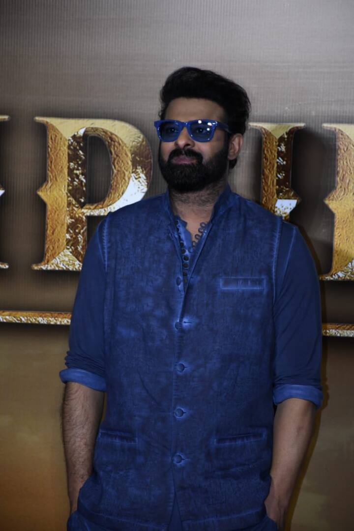 రాముడి పాత్రలో ప్రభాస్ బాగా ఆకట్టుకుంటున్నాడు.