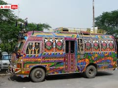 Bus Fare Dispute: బస్ ఛార్జీ వివాదం, రన్నింగ్ బస్ నుంచి యువకుడ్ని నెట్టేసిన డ్రైవర్, కండక్టర్ !