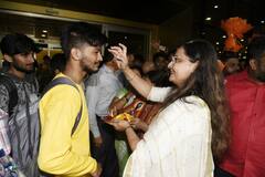 Manipur Violence : मणिपूर हिंसाचारात अडकलेल्या 25 विद्यार्थ्यांचं सुखरूप मुंबईत आगमन, विद्यार्थ्यांकडून महाराष्ट्र सरकारचे आभार