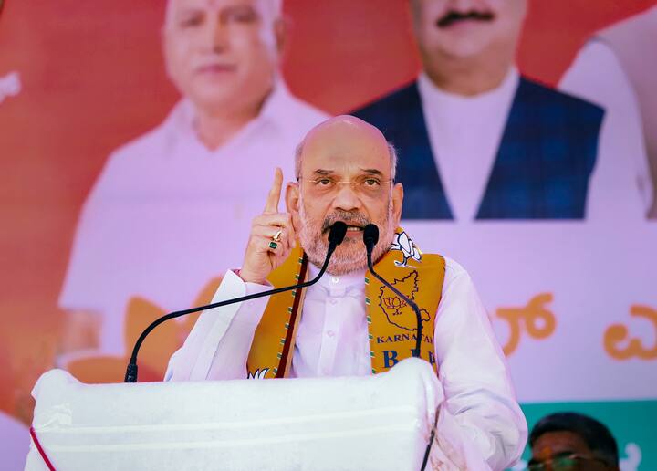 সকাল এগারোটার একটু পরে এখানে আসেন অমিত শাহ। তখন সেখানে উপস্থিত ছিলেন সুকান্ত মজুমদার, শুভেন্দু অধিকারী, দিলীপ ঘোষ, নিশীথ প্রমাণিকরা।