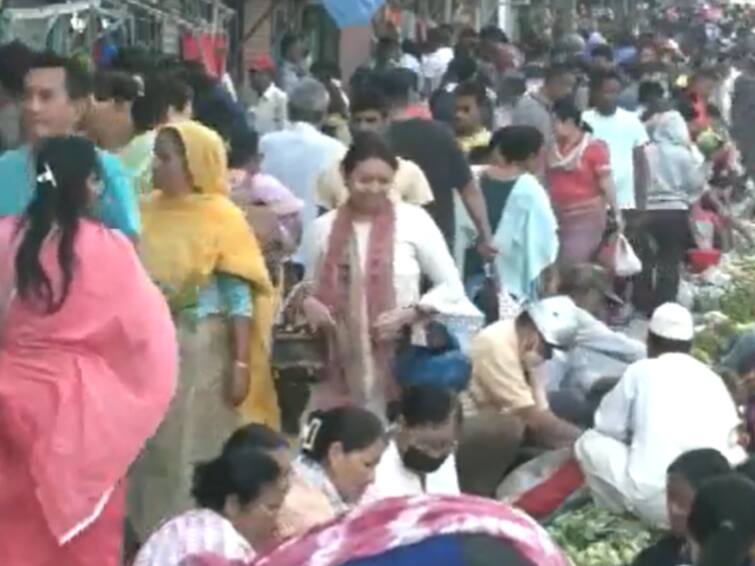 Manipur Violence Imphal West District People Come Out For Essential Items After Curfew Relaxed For Few Hours Manipur Violence: People Come Out For Essential Items After Curfew Relaxed For Few Hours in Imphal West District