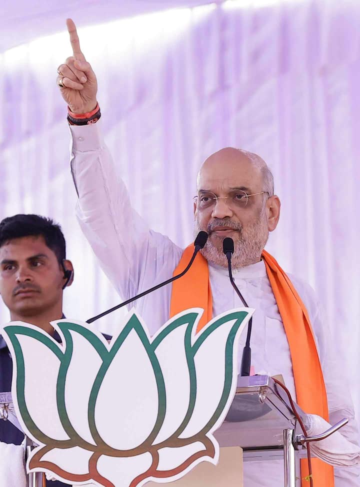 সন্ধেয় সায়েন্স সিটিতে রবীন্দ্র জয়ন্তীর অনুষ্ঠানে উপস্থিত থাকবেন অমিত শা। আজই রাতের বিমানে দিল্লি ফিরছেন কেন্দ্রীয় স্বরাষ্ট্রমন্ত্রী।