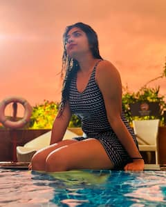 స్విమ్మింగ్ పూల్‌లో రీతూ చౌదరి స్టన్నింగ్ స్టిల్స్