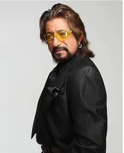 ਅਸੀਂ ਗੱਲ ਕਰ ਰਹੇ ਹਾਂ ਬਾਲੀਵੁੱਡ ਦੇ ਪ੍ਰਤਿਭਾਸ਼ਾਲੀ ਅਤੇ ਕੂਲ ਅਭਿਨੇਤਾ ਸ਼ਕਤੀ ਕਪੂਰ ਦੀ। ਜਿਸ ਨੇ ਆਪਣੀ ਹਰ ਫਿਲਮ ਦਾ ਕਿਰਦਾਰ ਬਹੁਤ ਵਧੀਆ ਤਰੀਕੇ ਨਾਲ ਨਿਭਾਇਆ ਹੈ। ਅਦਾਕਾਰ ਨੇ ਆਪਣੇ ਕਰੀਅਰ ਵਿੱਚ ਹੁਣ ਤੱਕ 700 ਤੋਂ ਵੱਧ ਫਿਲਮਾਂ ਵਿੱਚ ਕੰਮ ਕੀਤਾ ਹੈ।