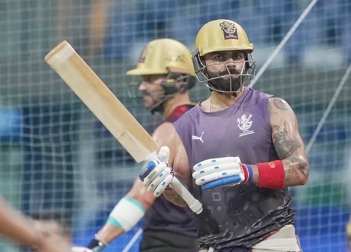 ராயல் சேலஞ்சர்ஸ் பெங்களூரு அணி வீரர்களான கேப்டன் கோலி,'பாஃப்' டு பிளெசீஸ்  மற்றும் கிளென் மெஸ்வெல் நல்ல ஃபார்மில் இருக்கிறார்கள்