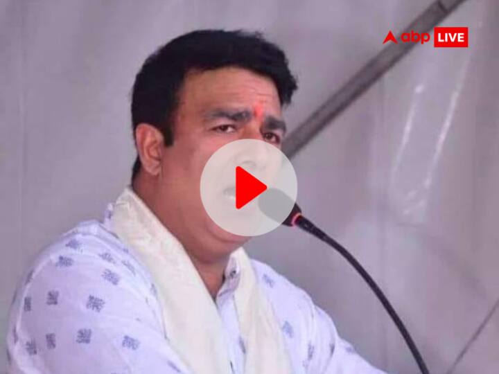UP Nikay Chunav 2023 BJP leader Sangeet Som says Akhilesh Yadav a terrorist and gang leader Watch Video Watch: BJP नेता संगीत सोम का विवाद बयान, अखिलेश यादव को बताया 'आतंकी' और 'गुंडों का नेता'