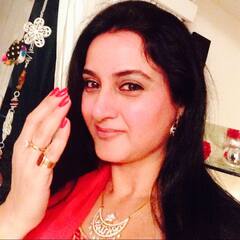 In Pics: कभी फिल्मों की टॉप एक्ट्रेस थीं तब्बू की बहन, फिर दारा सिंह के बेटे से शादी रचाकर हुई गायब, जानिए अब कहां है