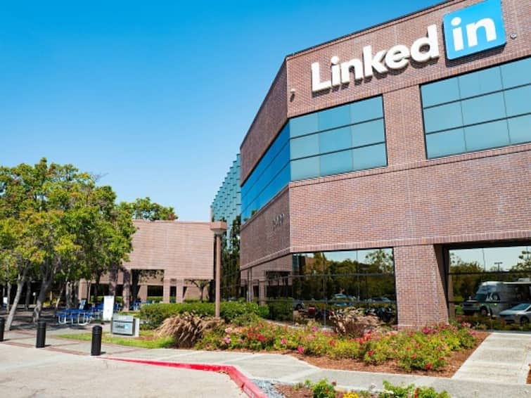 Microsoft-Owned LinkedIn Lays Off 716 Employees, Shuts China App