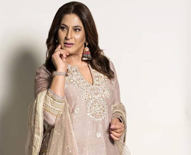 अर्चना पूरन सिंह – इस लिस्ट का पहला नाम अर्चना पूरन सिंह का है. आपको जानकर हैरानी होगी कि इस लिस्ट में कपिल शर्मा शो में जज बनी अर्चना पूरन साल 1994 में रिलीज हुई बी ग्रेड फिल्म 'रात के गुनाह' में बोल्ड सीन दिए थे.