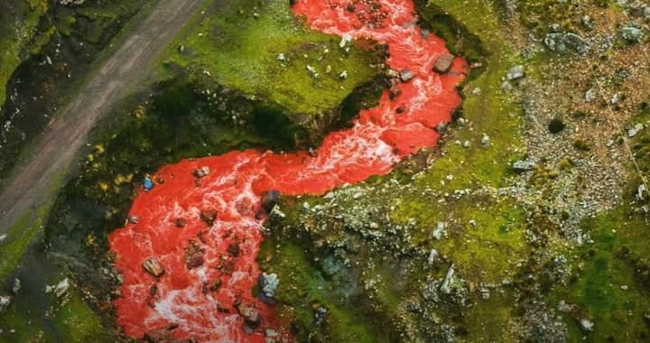 Viral news red river in peru people are afraid to even go near it in the evening Red River: रक्तासारखं पाणी आणि संध्याकाळी होतोय विचित्र भास, पेरू देशात वाहते 'खूनी' नदी; जाणून घ्या काय आहे प्रकरण